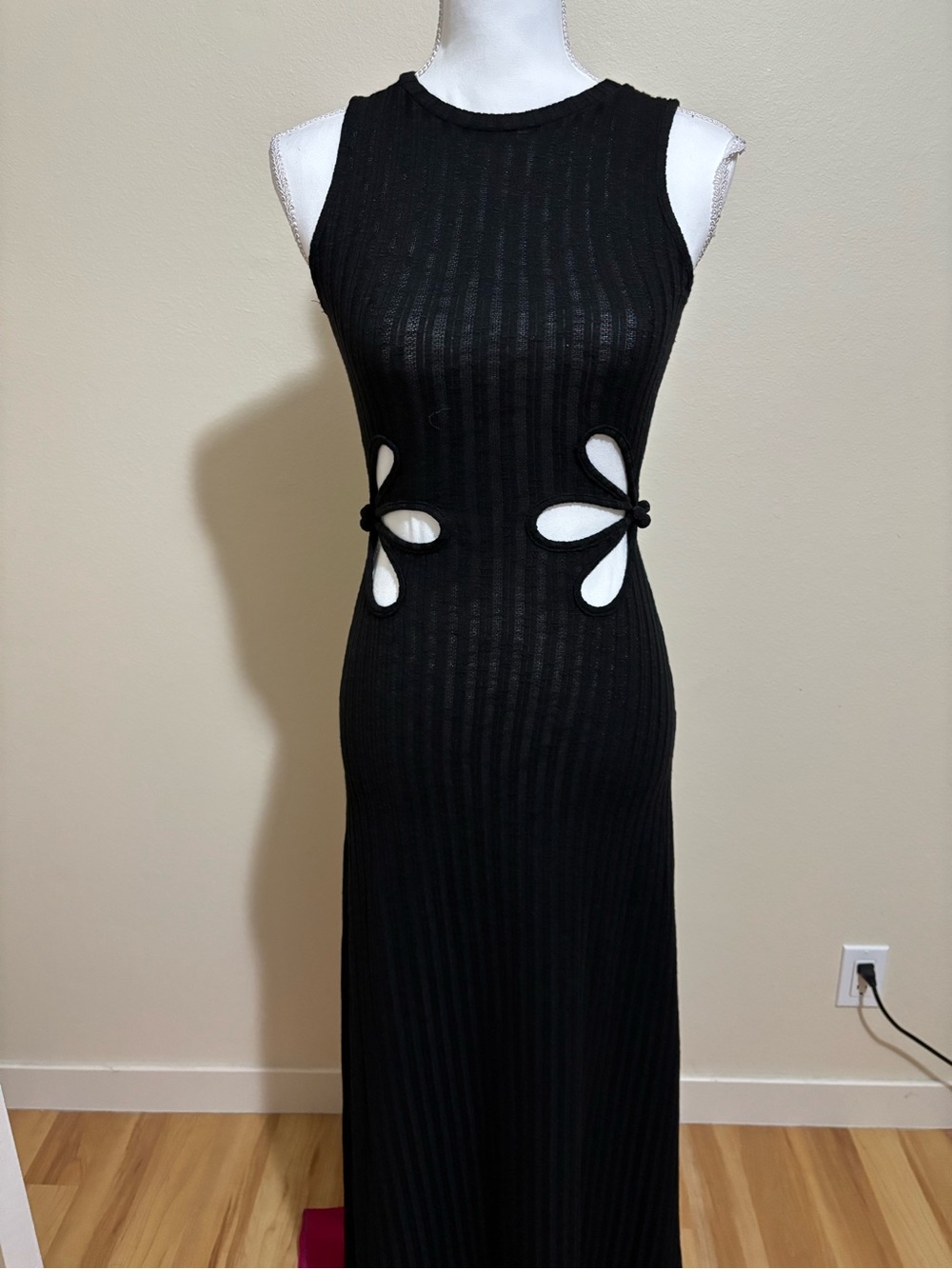 Commense Black Sleeveless Maxi Dress with Cutout Floral Accents